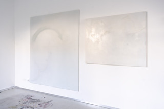 left &nbsp; <em>calluna garden girl</em> &nbsp;   2020-21 &nbsp; oil, pencil on canvas &nbsp; 190 x 160 cm

right &nbsp; <em>not available</em> &nbsp; 2019/22 &nbsp; oil, pencil on canvas &nbsp;  100 x 120 cm